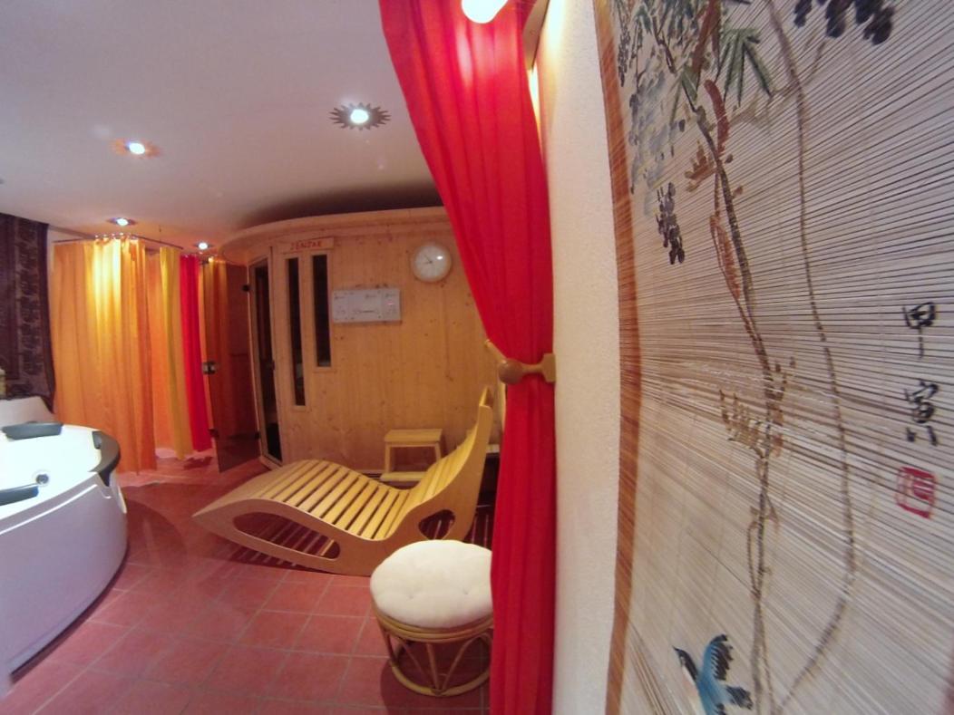 Centre Viayoga Hotel Сен-Серг Екстериор снимка